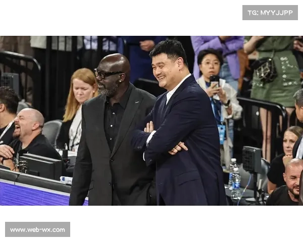 奥尼尔主动搭讪成龙，国际体育明星互动尊重